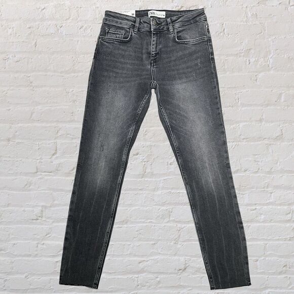 Zara Women's The 80's‎ Skinny Jeans Size 6 Highway Black Distressed Raw Hem NWT - Picture 1 of 14